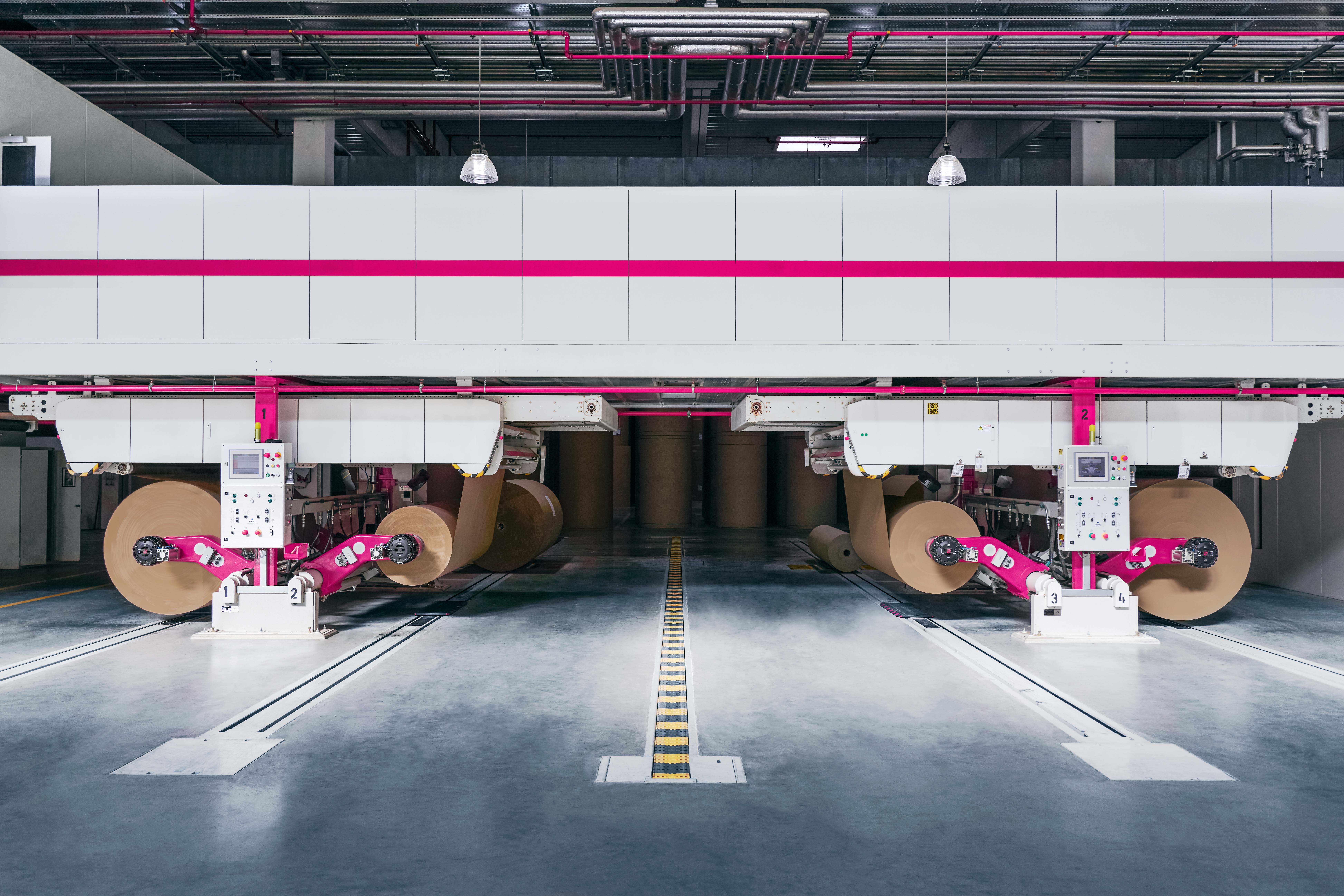 Des machines haute technologie ultramodernes dans l'usine de Plößberg assurent une production de carton ondulé particulièrement rentable.