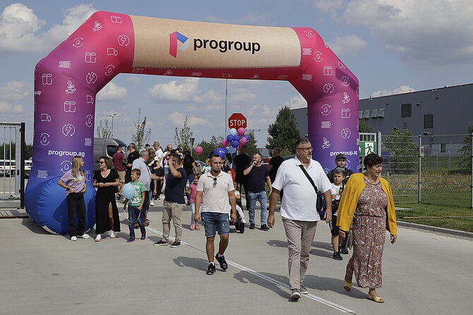 Il 2 settembre 2023 circa 1500 ospiti hanno partecipato all’invito dell’open day di Progroup e Gatner Packaging, il packaging park tutto hightch di Stryków. © Progroup / Studio Portretu 