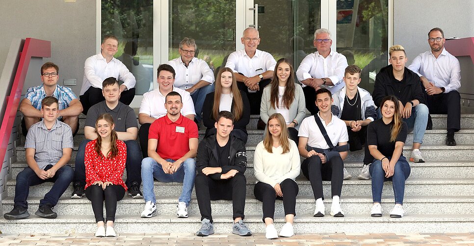 Along with Ralf Schmidt (Personnel Development Officer, left), the members of the operational management Marc Weilguni, Peter Fritsche, Stefan Beck and Alexander Göttel (from left to right) welcomed the new apprentices and dual students of Progroup.