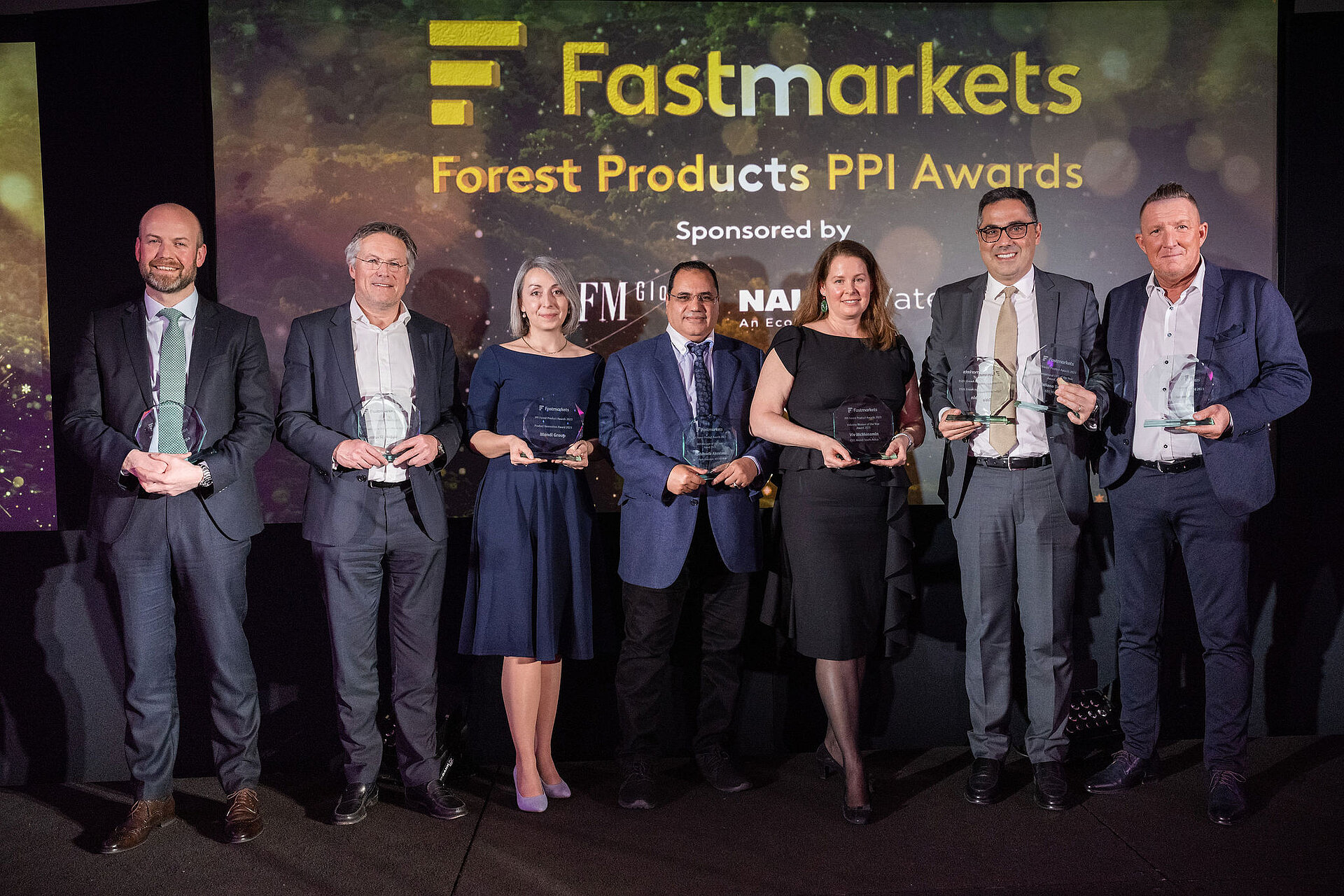 Progroup wurde mit dem begehrten Sustainability Leadership Award 2023 ausgezeichnet. Peter Resvanis, Leiter Competence Center Wachstumsprojekte Paper (rechts), nahm den Preis in Empfang. © Fastmarkets
