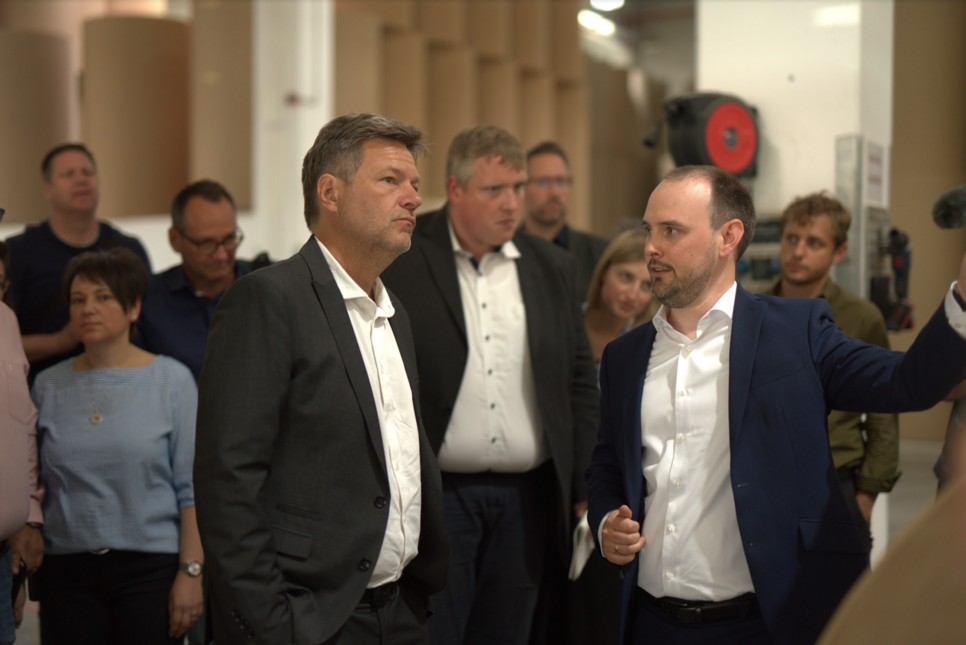 Federalny Minister Gospodarki dr Robert Habeck (z lewej) z Maximilianem Heindlem (z prawej), Wiceprezesem Zarządu Progroup